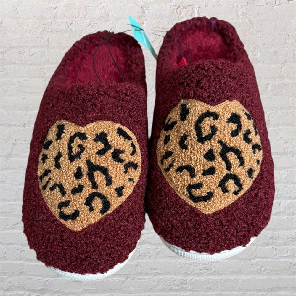 Maurices Cozy Slippers Women’s S/M Burgundy Leopard Heart Soft‎ Plush